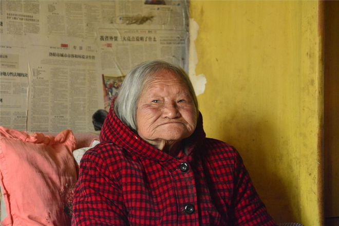 子女6人争着养94岁老母亲